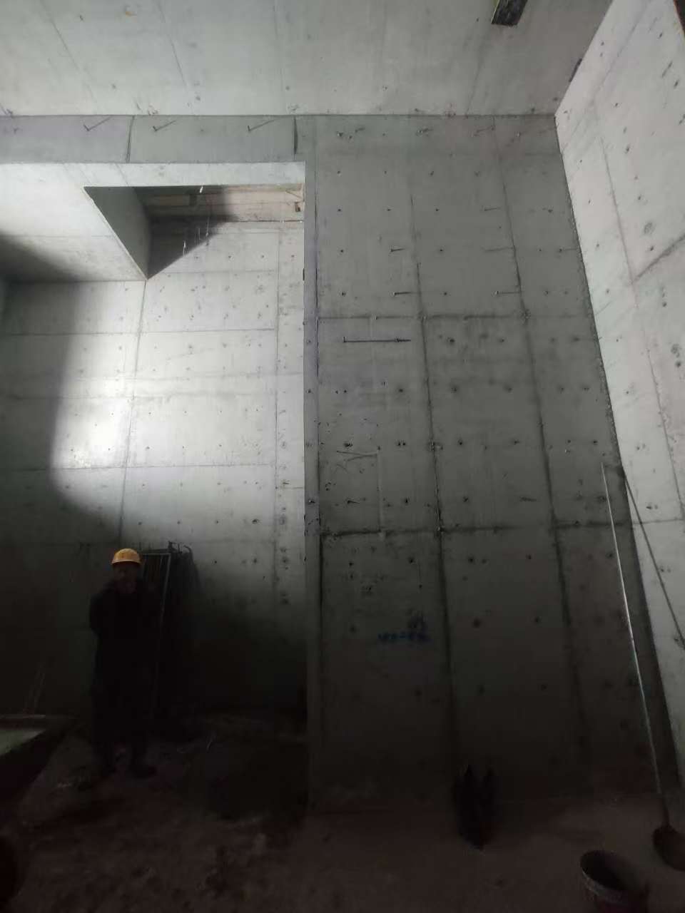 丹巴墙上开槽钢筋断了有影响吗